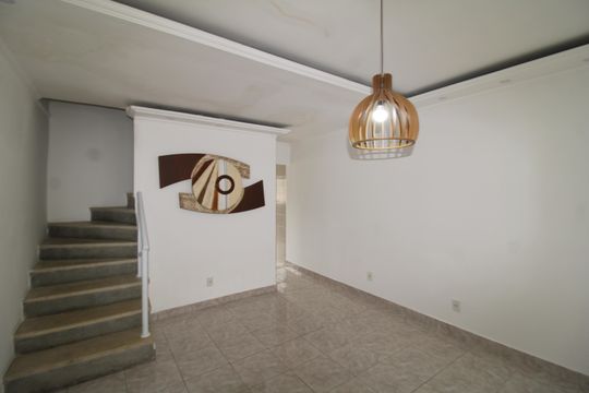 Casa à venda com 2 quartos, 100m² em Vila Paulicéia, São Paulo