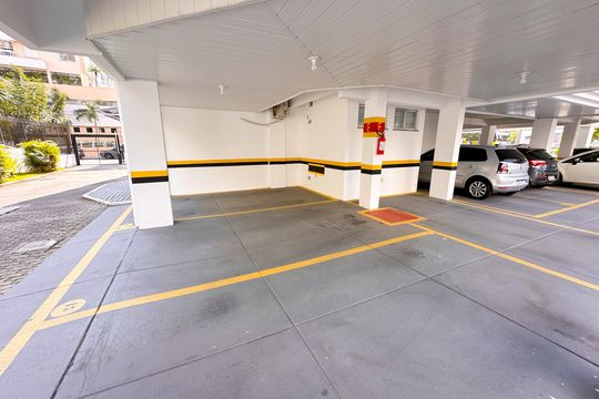 Garagem de apartamento para alugar com 2 quartos, 85m² em Itacorubi, Florianópolis