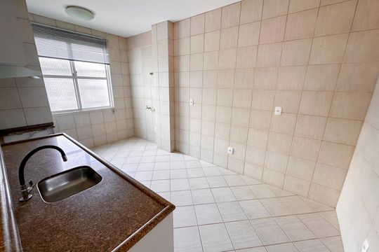 Cozinha de apartamento para alugar com 2 quartos, 85m² em Itacorubi, Florianópolis