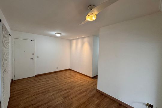 Sala de apartamento para alugar com 2 quartos, 87m² em Recreio dos Bandeirantes, Rio de Janeiro