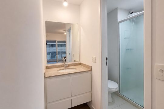 Banheiro de kitnet/studio para alugar com 1 quarto, 34m² em Consolação, São Paulo