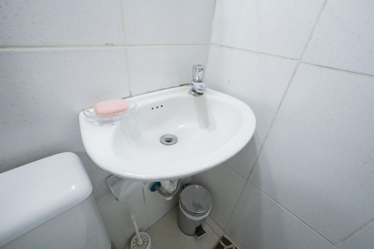 Banheiro social de kitnet/studio para alugar com 1 quarto, 25m² em Vila Mariana, São Paulo