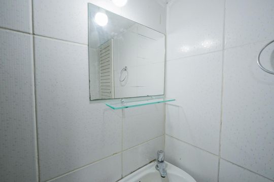 Banheiro social de kitnet/studio para alugar com 1 quarto, 25m² em Vila Mariana, São Paulo