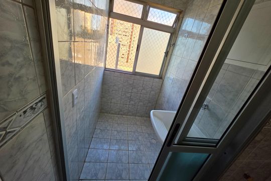 Área de serviço de apartamento para alugar com 2 quartos, 54m² em Vila Cruz das Almas, São Paulo