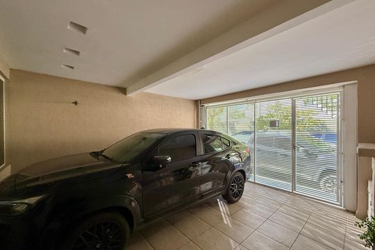 Garagem  de casa à venda com 3 quartos, 174m² em Santo Amaro, São Paulo