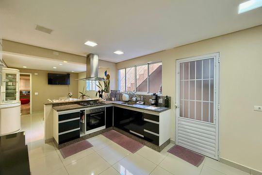 Cozinha de casa à venda com 3 quartos, 174m² em Santo Amaro, São Paulo