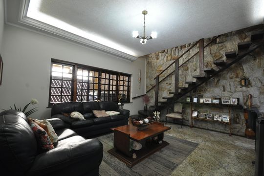 Casa para alugar com 5 quartos, 420m² em Vila Mazzei, São Paulo