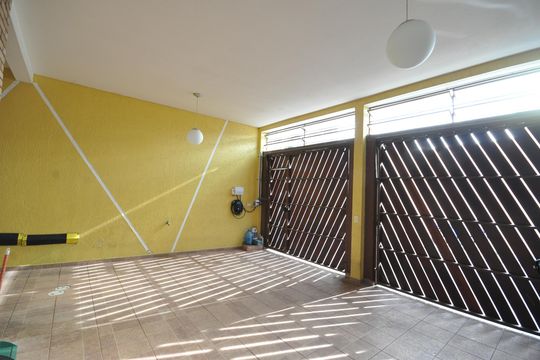 Garagem de casa para alugar com 5 quartos, 420m² em Vila Mazzei, São Paulo
