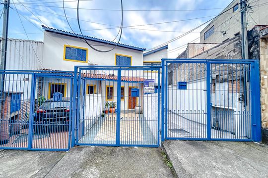 Fachada com Plaquinha de casa para alugar com 2 quartos, 70m² em Tatuapé, São Paulo