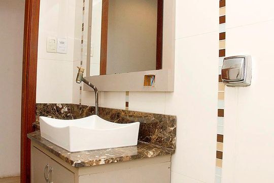 Banheiro  de apartamento para alugar com 3 quartos, 104m² em Auxiliadora, Porto Alegre