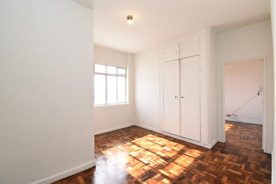 Quarto  de kitnet/studio para alugar com 1 quarto, 49m² em Centro, Curitiba