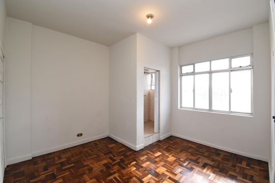Quarto  de kitnet/studio para alugar com 1 quarto, 49m² em Centro, Curitiba