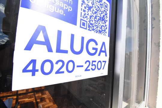 Placa de kitnet/studio para alugar com 1 quarto, 49m² em Centro, Curitiba