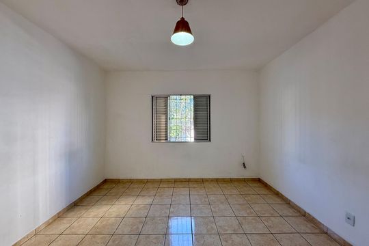 Quarto 2 de casa à venda com 2 quartos, 100m² em Vila Cordeiro, São Paulo