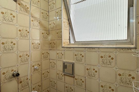 Banheiro  de casa à venda com 2 quartos, 100m² em Vila Cordeiro, São Paulo