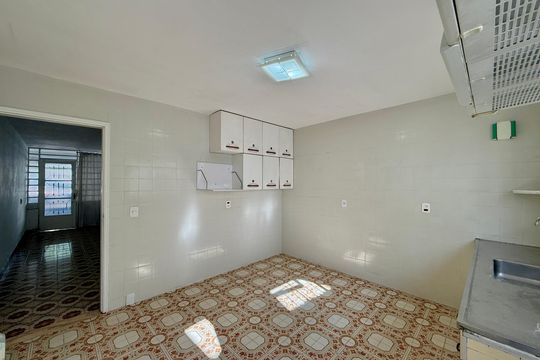 Cozinha  de casa à venda com 2 quartos, 100m² em Vila Cordeiro, São Paulo