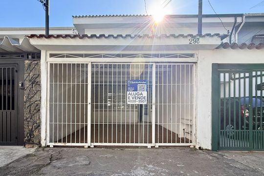 Fachada  de casa à venda com 2 quartos, 100m² em Vila Cordeiro, São Paulo