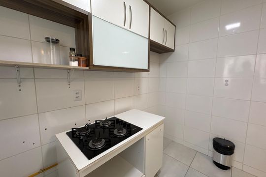 Cozinha de apartamento para alugar com 2 quartos, 40m² em Jardim Caiapiá, Cotia