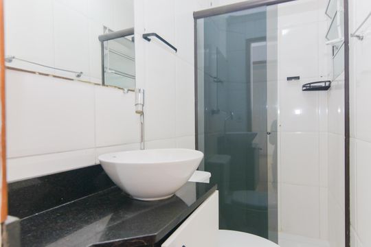 Banheiro de apartamento para alugar com 1 quarto, 48m² em Jardim Dourado, Guarulhos