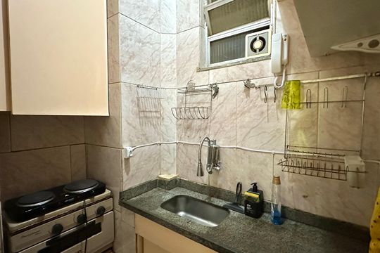 Cozinha de apartamento à venda com 1 quarto, 30m² em Copacabana, Rio de Janeiro