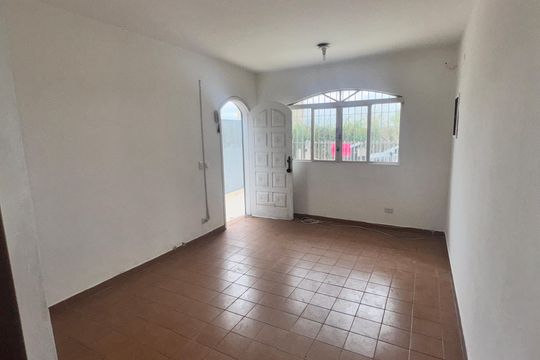 Sala de casa para alugar com 3 quartos, 125m² em Jardim Eliane, Cotia
