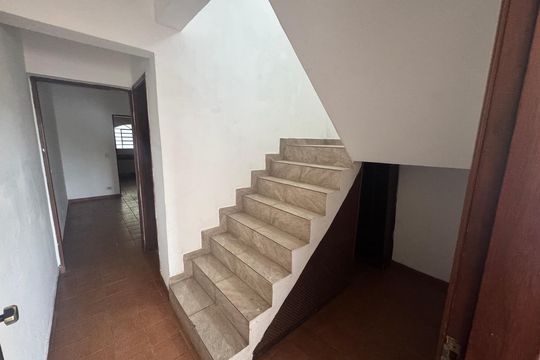 Escada de casa para alugar com 3 quartos, 125m² em Jardim Eliane, Cotia
