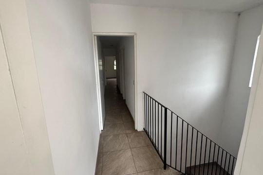 Corredor de casa para alugar com 3 quartos, 125m² em Jardim Eliane, Cotia