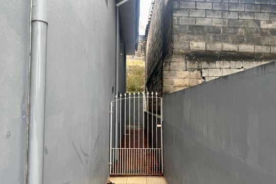 Área externa de casa para alugar com 3 quartos, 125m² em Jardim Eliane, Cotia