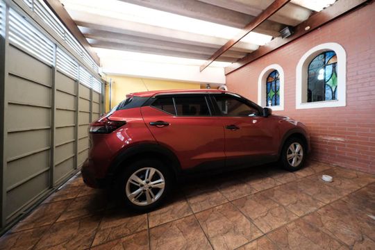 Garagem de casa à venda com 3 quartos, 140m² em Jardim Brasilia (zona Leste), São Paulo