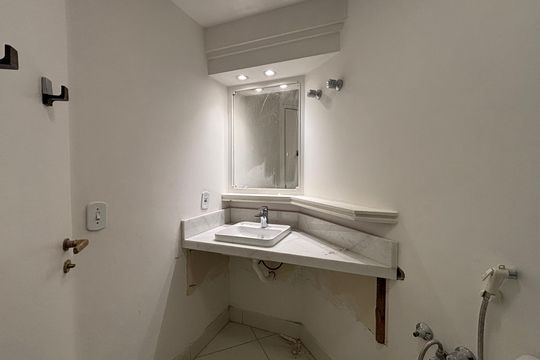 Banheiro de apartamento para alugar com 1 quarto, 42m² em Jardim Paulistano, São Paulo