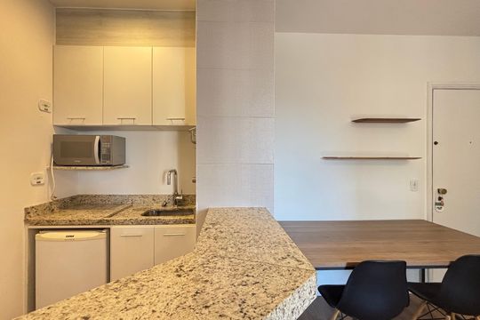 Cozinha de apartamento para alugar com 1 quarto, 42m² em Jardim Paulistano, São Paulo