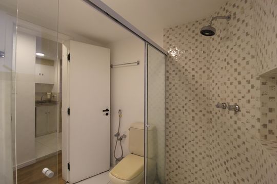 Banheiro de apartamento para alugar com 1 quarto, 48m² em Jardim Paulistano, São Paulo