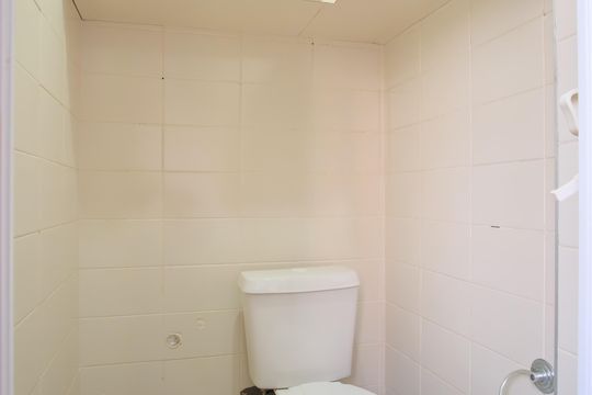 Banheiro de serviço de apartamento à venda com 2 quartos, 74m² em Vila Antonina, São Paulo