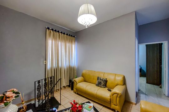 Casa à venda com 4 quartos, 154m² em Vila Invernada, São Paulo