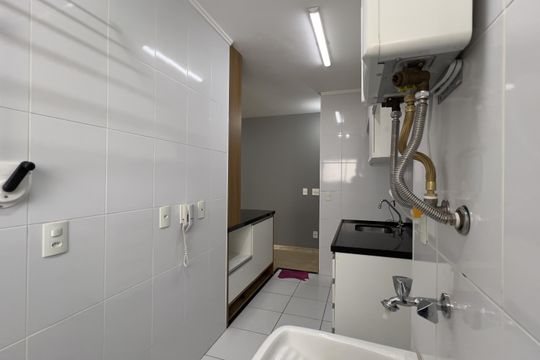 Área de serviço de apartamento para alugar com 2 quartos, 68m² em Jardim Flor da Montanha, Guarulhos
