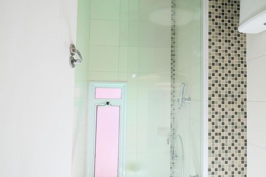 Banheiro de apartamento para alugar com 2 quartos, 52m² em Parque Taboão, Taboão da Serra