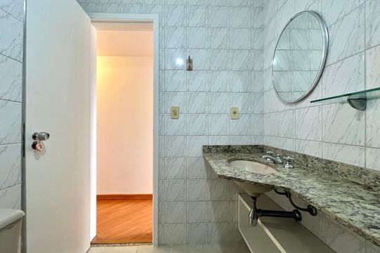 Banheiro Corredor de apartamento para alugar com 2 quartos, 70m² em Vila Clementino, São Paulo