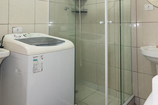 Banheiro  de kitnet/studio para alugar com 1 quarto, 50m² em Consolação, São Paulo