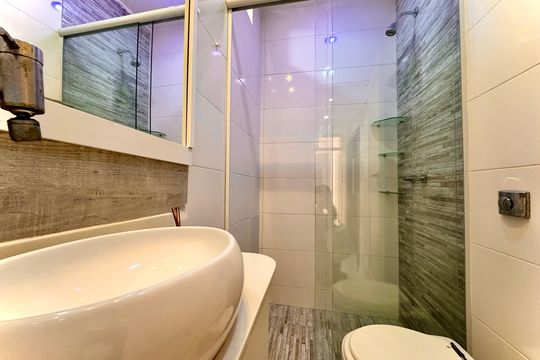 Banheiro Suíte de apartamento à venda com 2 quartos, 89m² em Laranjeiras, Rio de Janeiro