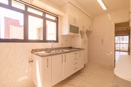 Cozinha de apartamento para alugar com 3 quartos, 98m² em Saúde, São Paulo