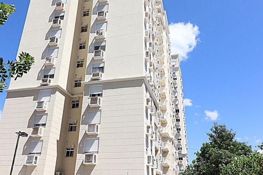 Fachada do bloco de apartamento à venda com 2 quartos, 51m² em São Sebastião, Porto Alegre
