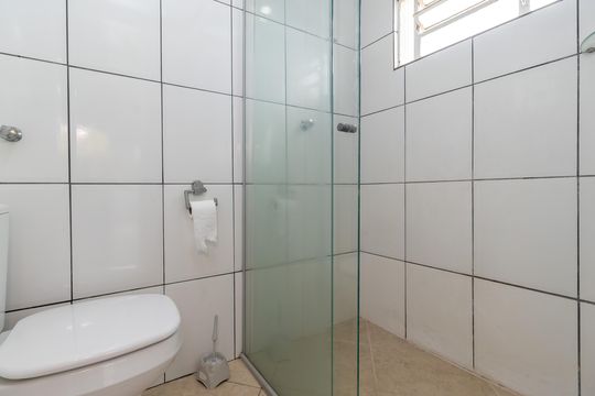 Banheiro de kitnet/studio para alugar com 1 quarto, 48m² em Copacabana, Belo Horizonte