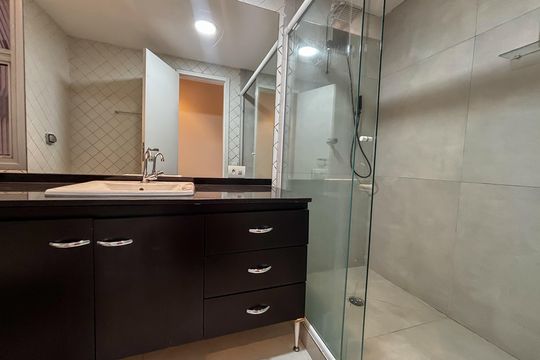 Banheiro social de apartamento para alugar com 3 quartos, 106m² em Pinheiros, São Paulo