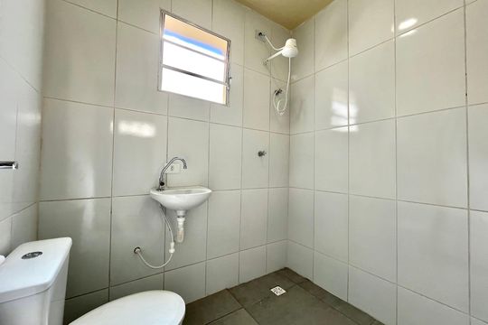 Banheiro Casa 2 de casa para alugar com 2 quartos, 102m² em Vila Babilônia, São Paulo