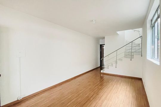 Sala de casa para alugar com 4 quartos, 122m² em Jardim Ester, São Paulo