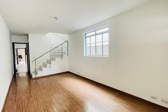 Casa para alugar com 4 quartos, 122m² em Jardim Ester, São Paulo