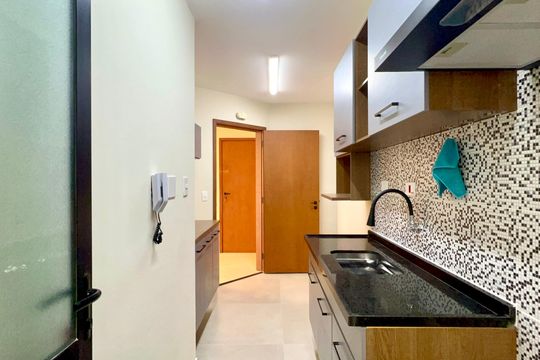 Cozinha de apartamento para alugar com 1 quarto, 53m² em Pinheiros, São Paulo
