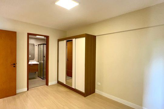Suíte de apartamento para alugar com 1 quarto, 53m² em Pinheiros, São Paulo