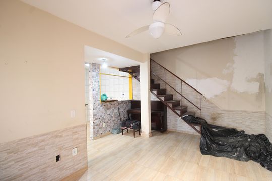 Sala de casa de condomínio à venda com 2 quartos, 110m² em Tanque, Rio de Janeiro