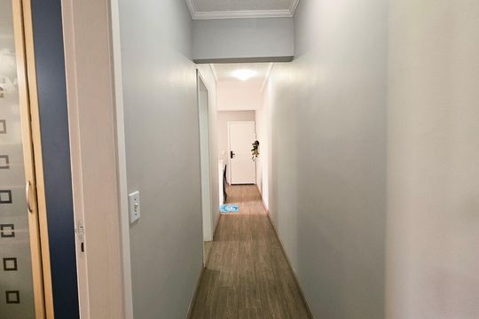 Corredor de apartamento à venda com 2 quartos, 56m² em Loteamento Parque Industrial, Jundiaí